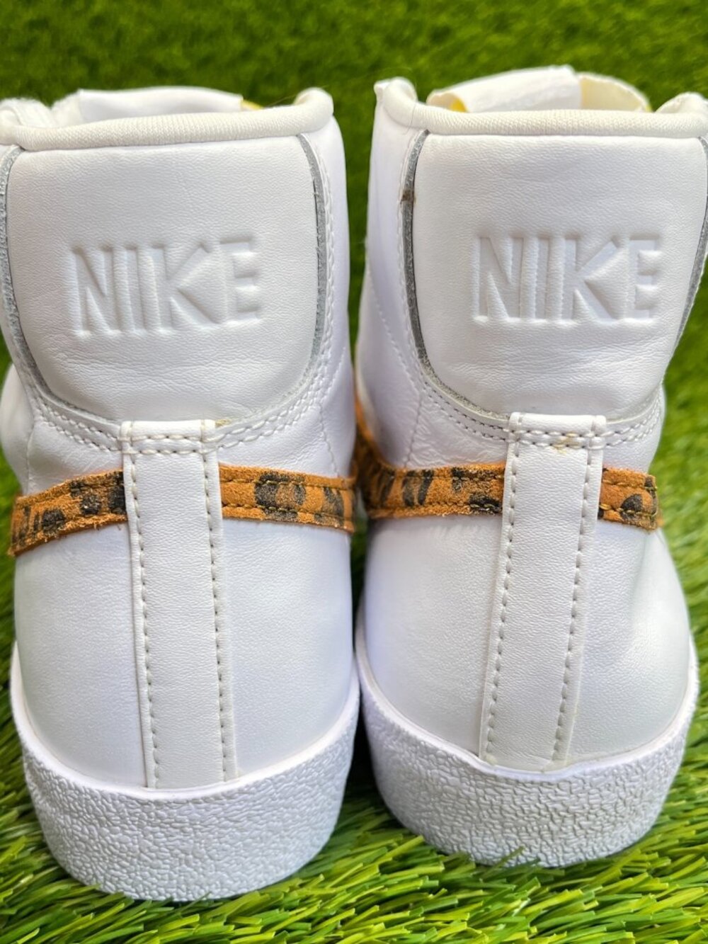 Nike Blazer Mid '77 Leopard Womens Size 7.5 White Walking Shoes Sneakers - Picture 6 of 10